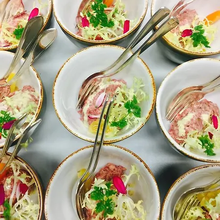 City Hotel 4* אוס