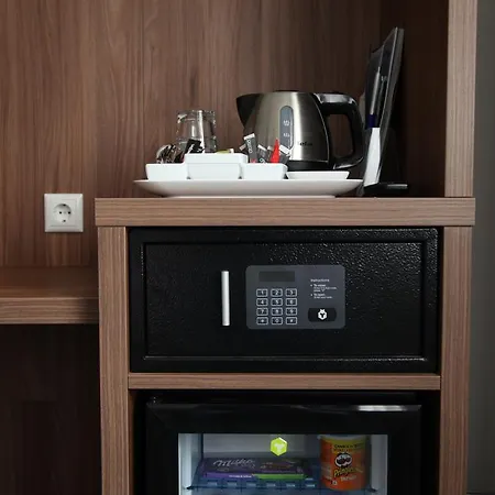 City Hotel 4* אוס