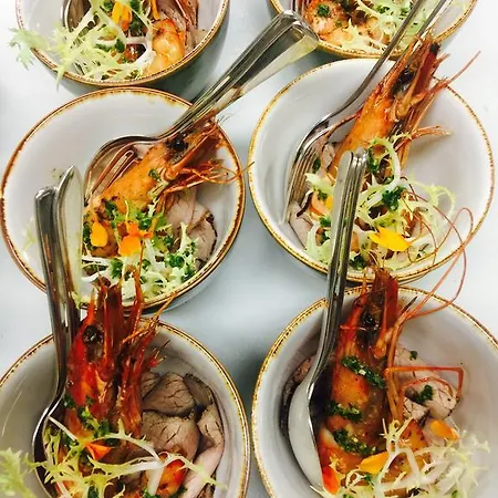 City Hotel מלון 4*