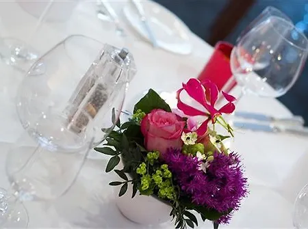 City Hotel 4* אוס