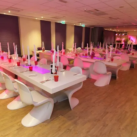 City Hotel מלון 4*