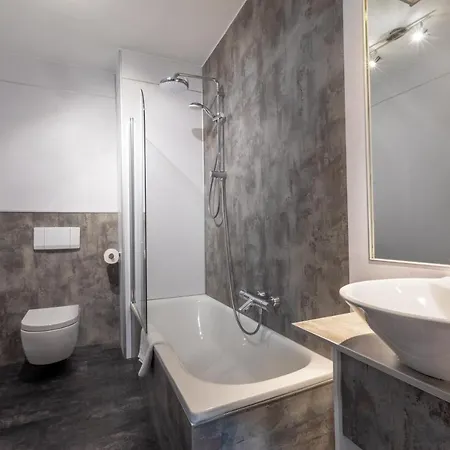 מלון City Hotel אוס