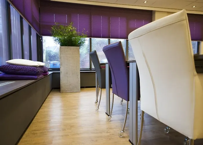 City Hotel Отель 4*