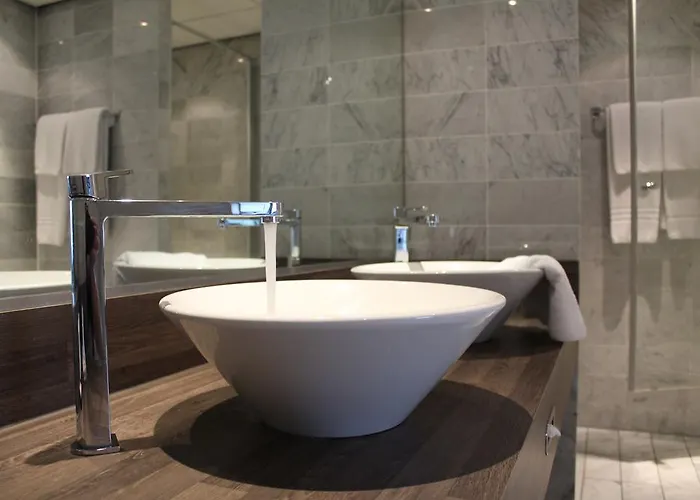 City Hotel 4* Осс