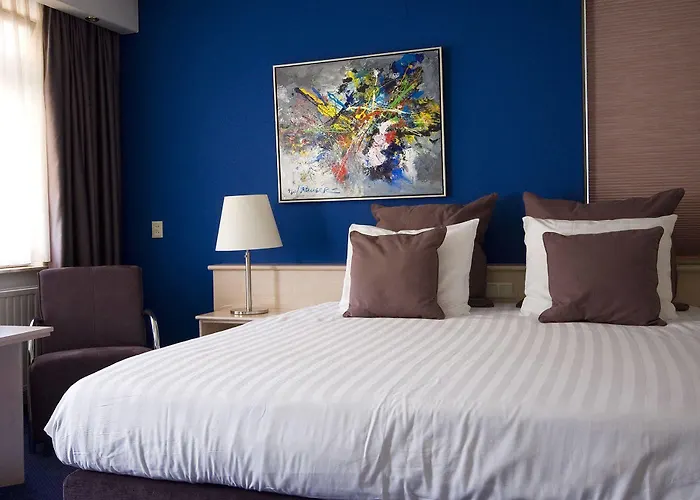 City Hotel Отель Осс