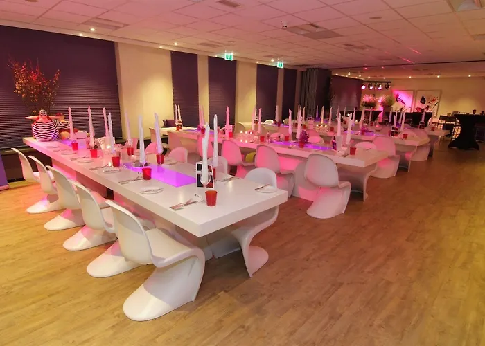 City Hotel Отель 4*