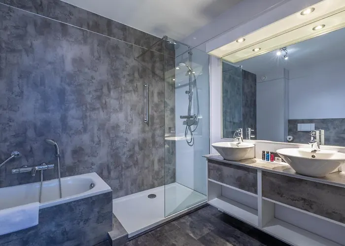 Отель City Hotel 4*