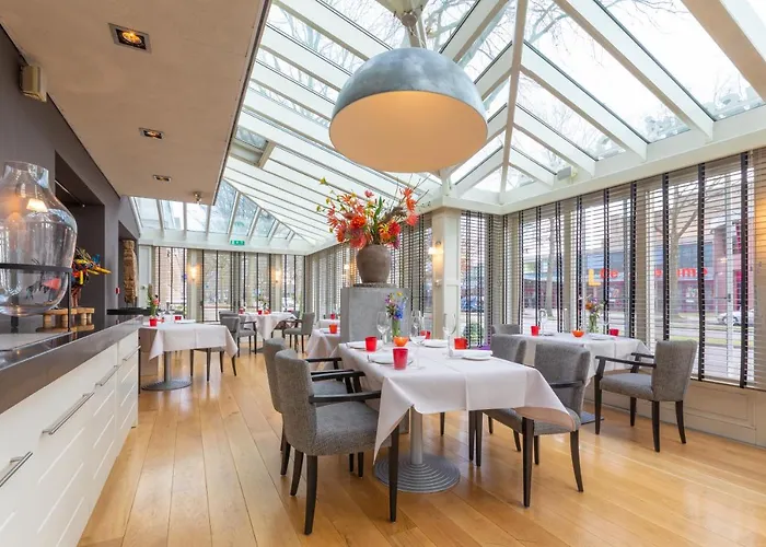 City Hotel Отель 4*